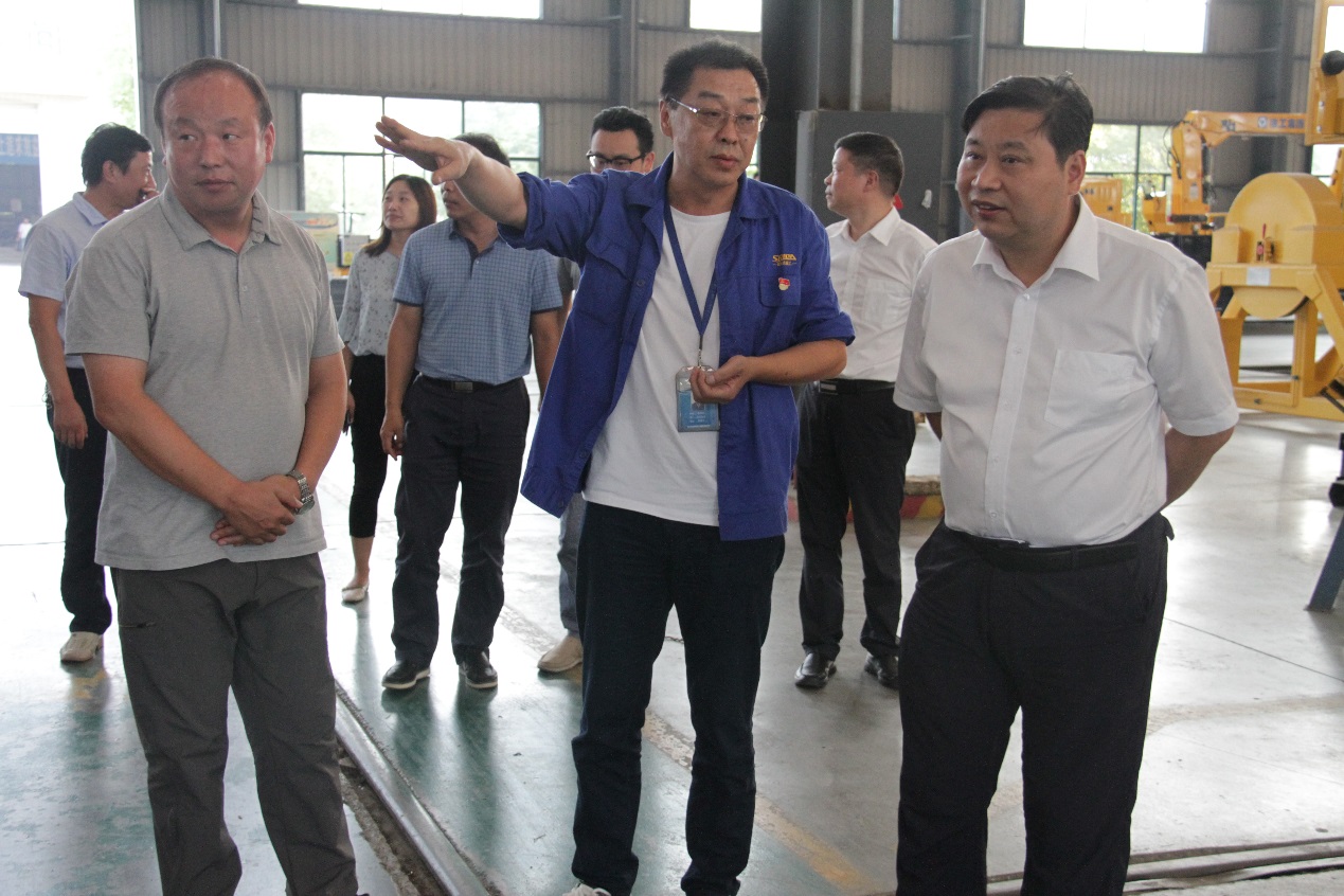 襄阳市银保监分局调研小组一行莅临乐投在线重工展开实地调研