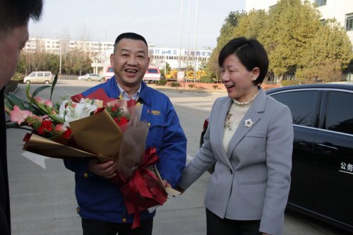 副市长龙小红莅临乐投在线新春走访慰问